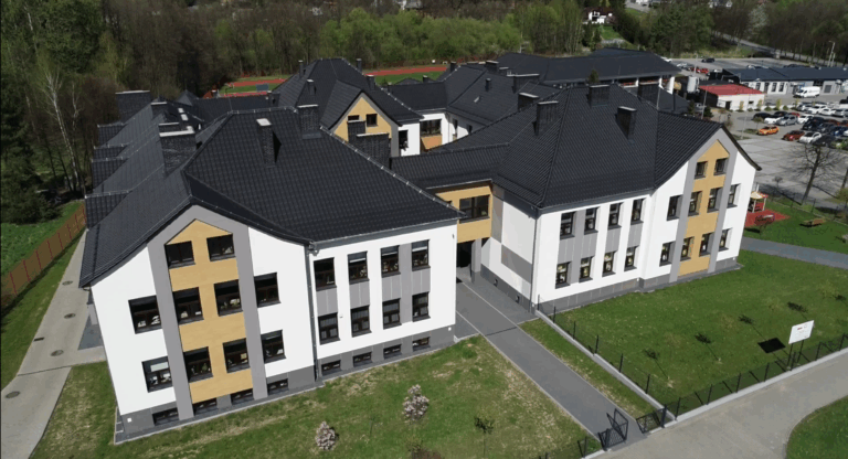 BUDYNEK SZKOŁY ZSPNR1 w OSIEKU