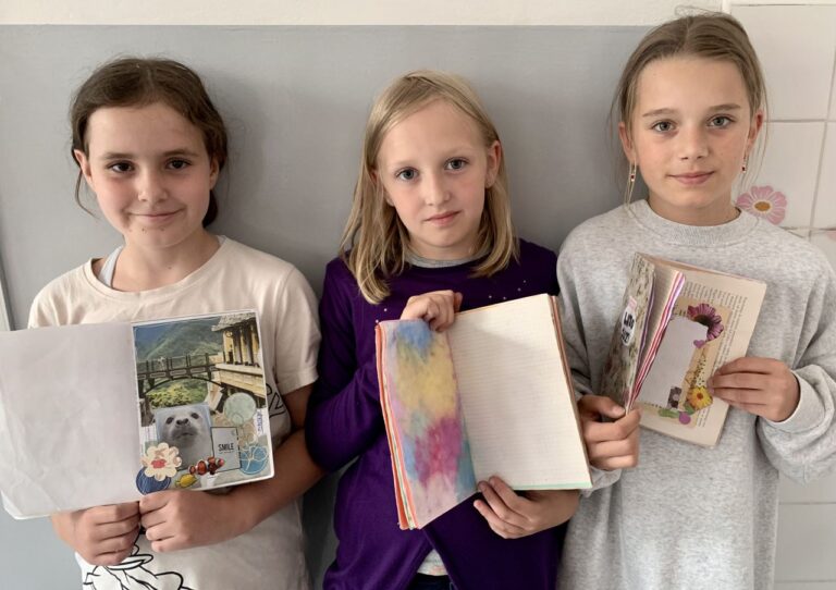 dzieci i ich prace plastyczne