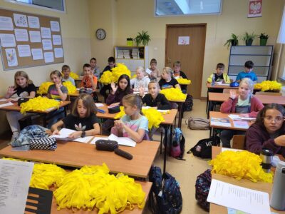 klasa szkolna z dziećmi
